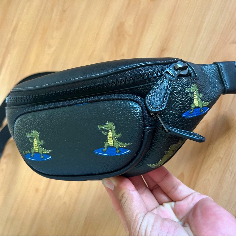 Coach Sprint Belt Bag 24 With Surfing Crocodile Print # CJ676 - Picture 5 of 9